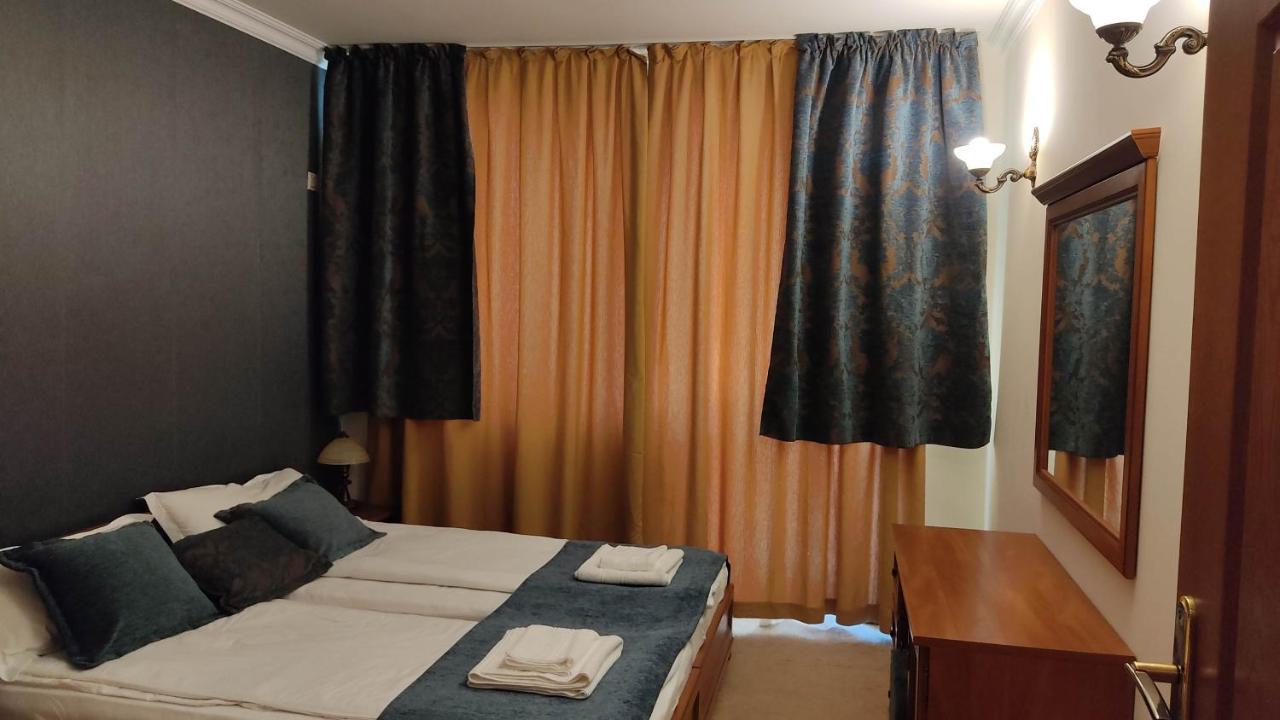 Annett Apartments At Emerald Hotel Банско Экстерьер фото