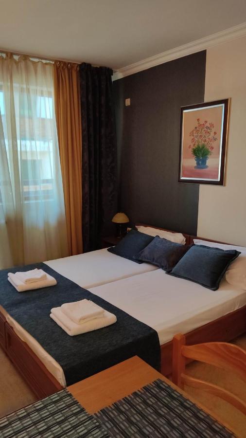 Annett Apartments At Emerald Hotel Банско Экстерьер фото